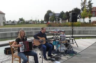 Foto: Na vodním jevišti v GASKu v sobotu zahrálo trio Petry Börnerové