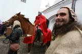 20161112165630_IMG_6487: Foto: Bránou radimského zámku projel na koni svatý Martin