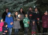 20161127220825_IMG_4595: Foto: Hasiči v Zehubech rozsvítili vánoční strom, přišel i Mikuláš!