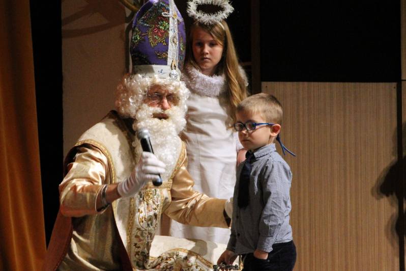 Foto: Mikulášskou pohádku s nadílkou si užily děti v Tylově divadle v Kutné Hoře