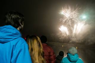 Foto: V Nymburce sledovali novoroční ohňostroj ze břehu Labe