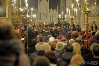 Z vánočního koncertu putuje na charitu téměř deset tisíc korun