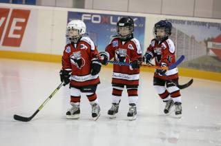 Lední hokej si děti mohou vyzkoušet na zimních stadionech v Čáslavi i Kutné Hoře