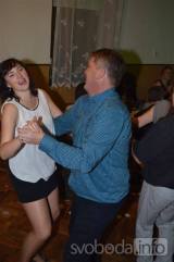 20170118090037_DSC_1389: Foto: V Bratčicích na plese to rozbalili sportovci, tančili i na stolech!