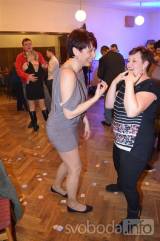 20170118090040_DSC_1600: Foto: V Bratčicích na plese to rozbalili sportovci, tančili i na stolech!