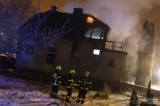 20170119225802_IMG_5637: Foto: Při požáru rodinného domku se v Sendražicích popálili dva lidé