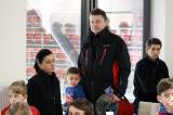 20170128153636_IMG_6415: Foto: Desítky dětí si na čáslavském zimním stadionu v rámci "Týdne hokeje" vyzkoušely roli hokejisty