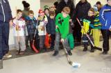 20170128153638_IMG_6445: Foto: Desítky dětí si na čáslavském zimním stadionu v rámci "Týdne hokeje" vyzkoušely roli hokejisty