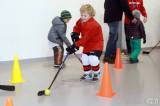 20170128153640_IMG_6471: Foto: Desítky dětí si na čáslavském zimním stadionu v rámci "Týdne hokeje" vyzkoušely roli hokejisty