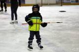20170128153641_IMG_6488: Foto: Desítky dětí si na čáslavském zimním stadionu v rámci "Týdne hokeje" vyzkoušely roli hokejisty