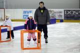 20170128153643_IMG_6506: Foto: Desítky dětí si na čáslavském zimním stadionu v rámci "Týdne hokeje" vyzkoušely roli hokejisty