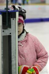 20170128153644_IMG_6515: Foto: Desítky dětí si na čáslavském zimním stadionu v rámci "Týdne hokeje" vyzkoušely roli hokejisty