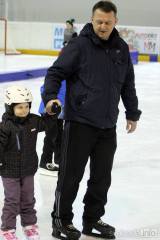 20170128153644_IMG_6518: Foto: Desítky dětí si na čáslavském zimním stadionu v rámci "Týdne hokeje" vyzkoušely roli hokejisty