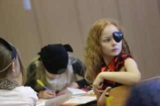 Foto: Děti na kolínské Jedničce se před vysvědčením proměnily v piráty