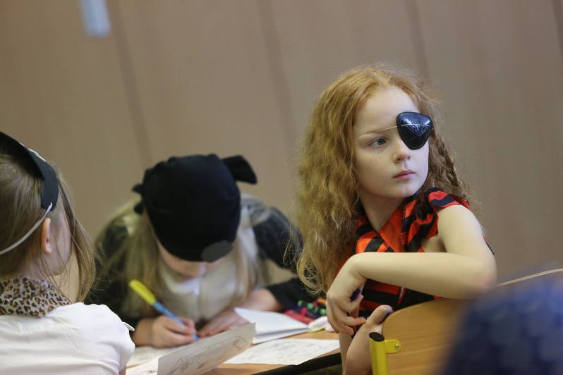 Foto: Děti na kolínské Jedničce se před vysvědčením proměnily v piráty
