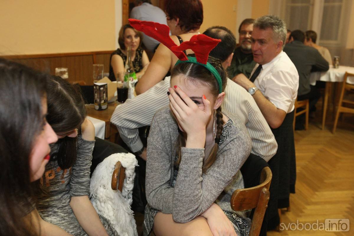 Foto: Hasiči v Hraběšíně si užili tanec, pití i tombolu