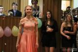 20170210235313_IMG_8240: Foto: Studenti oktávy čáslavského gymnázia se na maturitním plese vrátili do devadesátek