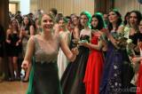20170210235318_IMG_8318: Foto: Studenti oktávy čáslavského gymnázia se na maturitním plese vrátili do devadesátek