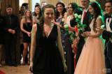 20170210235321_IMG_8388: Foto: Studenti oktávy čáslavského gymnázia se na maturitním plese vrátili do devadesátek
