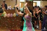 20170210235323_IMG_8408: Foto: Studenti oktávy čáslavského gymnázia se na maturitním plese vrátili do devadesátek