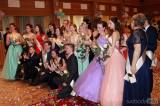 20170210235324_IMG_8442: Foto: Studenti oktávy čáslavského gymnázia se na maturitním plese vrátili do devadesátek