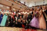 20170210235325_IMG_8445: Foto: Studenti oktávy čáslavského gymnázia se na maturitním plese vrátili do devadesátek