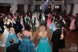 20170216075827_151: Foto: Na maturitním plese kolínské Šťáralky nechyběla ani barmanská show
