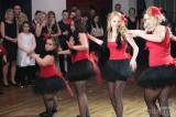 20170216075827_157: Foto: Na maturitním plese kolínské Šťáralky nechyběla ani barmanská show
