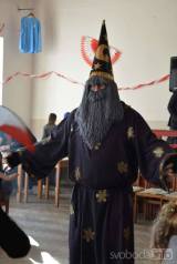 20170219220350_DSC_0012-1000: Foto: S čarodějem na dětském karnevale si zatančili v neděli v Tupadlech