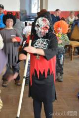 20170219220350_DSC_0018-1000: Foto: S čarodějem na dětském karnevale si zatančili v neděli v Tupadlech