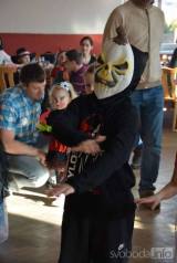 20170219220351_DSC_0019-1000: Foto: S čarodějem na dětském karnevale si zatančili v neděli v Tupadlech