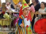 20170220144534_P1010779: Foto: Tradiční dětský karneval přilákal do Suchdola desítky masek
