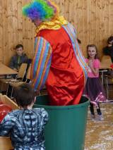 20170220144535_P1010806: Foto: Tradiční dětský karneval přilákal do Suchdola desítky masek