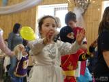 20170220144537_P1010913: Foto: Tradiční dětský karneval přilákal do Suchdola desítky masek