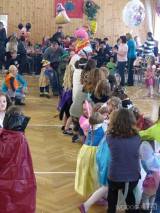 20170220144539_P1010998: Foto: Tradiční dětský karneval přilákal do Suchdola desítky masek