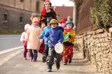 20170313170958_5G6H0120: Foto: Děti z Mateřské školy Miskovice se vypravily do masopustního průvodu
