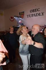 20170321093617_tup-pis120: Foto: Pátý reprezentační ples v Tupadlech zakončil letošní taneční sezonu