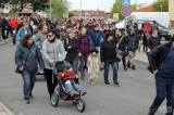20170501091505_IMG_4409: Foto: Čarodějnický pochod městem odstartoval pálení čarodějnic v Čáslavi