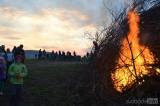 20170501200813_DSC_1282: Foto: Na menhirech zapálili oheň při západu slunce