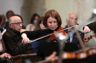 Májový koncert Kutnohorský komorní orchestr věnoval sbírce pro zvon