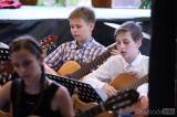 20170614084554_5G6H7254: Foto: Kytaristé ze třídy Petra Šťastného zahráli na závěrečném koncertu