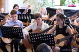 20170614084554_5G6H7257: Foto: Kytaristé ze třídy Petra Šťastného zahráli na závěrečném koncertu