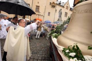 Foto: Na nedělní slavnosti požehnali novému zvonu Jakub Maria