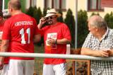 5g6h5565: Foto: Osobnosti z kultury a sportu dorazily do Zbraslavic hrát fotbal