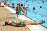 ah1b6464: Foto: Horko láme rekordy, Kolíňáci utekli k bazénu