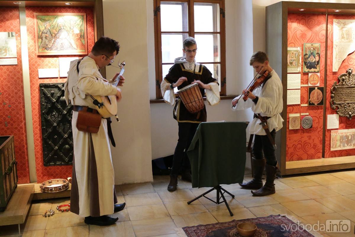 Středověká hudba - Návštěvníci vyrazili do muzea i přes chladnější počasí