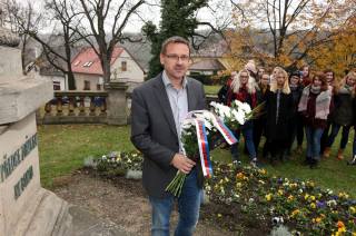 Studenti Gymnázia Jiřího Ortena si připomněli výročí 17. listopadu