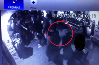 Policie hledá svědky napadení v Guinness baru