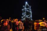 20171127083655_x-9687: Foto: Vánoční strom ve Třech Dvorech rozsvítila kapela Blue Bucks