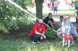 ah1b7612: Foto: Děti z Hradišťka a Veltrub se bavily s dobrovolnými hasiči